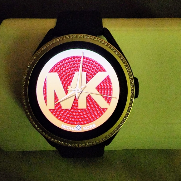 New Michael kors 5th gen 5E MKGO - Picture 3 of 14